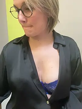 Snapshot of marinella07 chatting on 02-07-25, 12:50 marinella07 online show from 02-07-25, 12:50