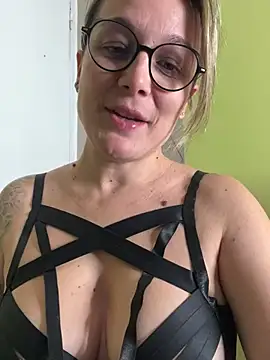 Snapshot of marinella07 chatting on 12-15-24, 10:50 marinella07 online show from 12-15-24, 10:50