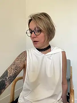 Snapshot of marinella07 chatting on 03-18-25, 12:17 marinella07 online show from 03-18-25, 12:17