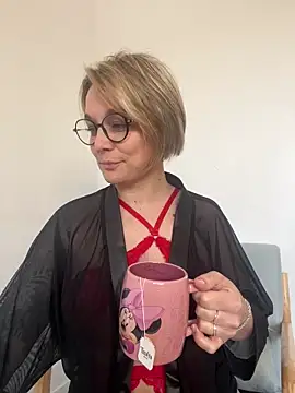 Snapshot of marinella07 chatting on 03-08-25, 08:22 marinella07 online show from 03-08-25, 08:22