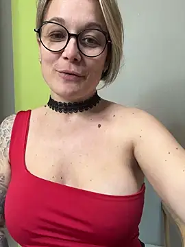 Snapshot of marinella07 chatting on 02-28-25, 12:09 marinella07 online show from 02-28-25, 12:09