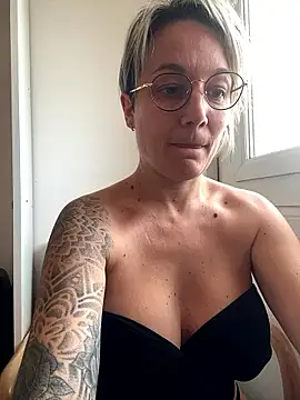 Snapshot of marinella07 chatting on 01-08-26, 09:15 marinella07 online show from 01-08-26, 09:15