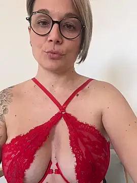 Snapshot of marinella07 chatting on 03-03-25, 09:02 marinella07 online show from 03-03-25, 09:02