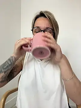 Snapshot of marinella07 chatting on 03-20-25, 09:04 marinella07 online show from 03-20-25, 09:04