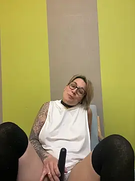 Snapshot of marinella07 chatting on 02-27-25, 08:24 marinella07 online show from 02-27-25, 08:24