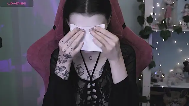 prettybones online show from 04-23-26, 08:21