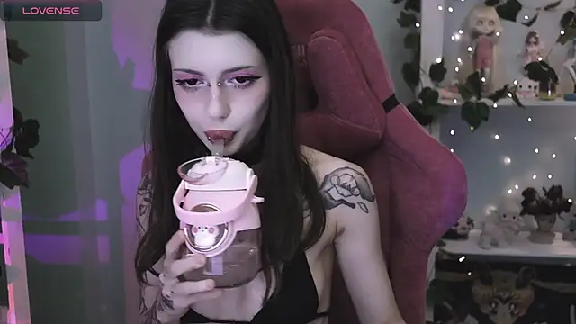 prettybones online show from 06-25-26, 08:58