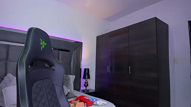 Emmilysantibanez online show from 03-12-26, 02:10