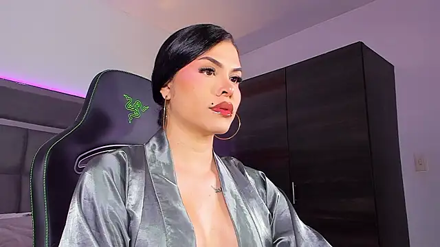 Emmilysantibanez online show from 03-08-26, 01:58