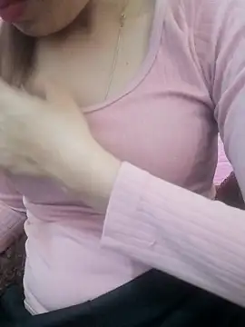 Snapshot of -Almira- chatting on 11-06-25, 03:21 -Almira- online show from 11-06-25, 03:21