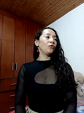 emilypoppy3 online show from 10-25-25, 06:52