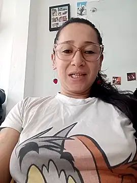 emilypoppy3 online show from 05-05-26, 12:41