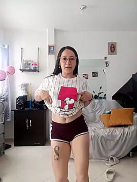 emilypoppy3 online show from 04-20-26, 09:27