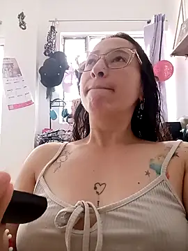 emilypoppy3 online show from 05-08-26, 12:42
