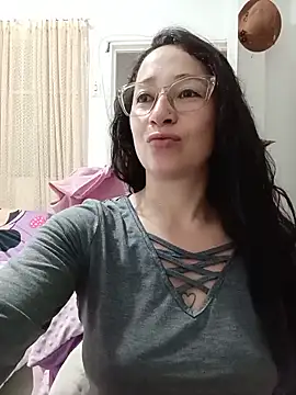 emilypoppy3 online show from 05-27-26, 10:06