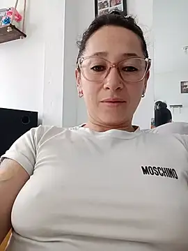 emilypoppy3 online show from 05-13-26, 07:10