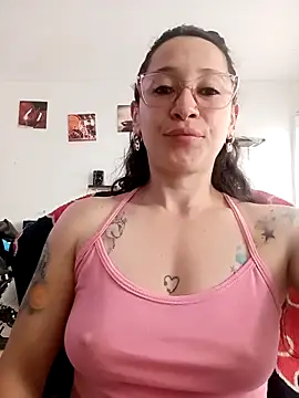 emilypoppy3 online show from 04-08-26, 09:49