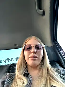 Snapshot of NewLale chatting on 09-20-25, 03:22 NewLale online show from 09-20-25, 03:22