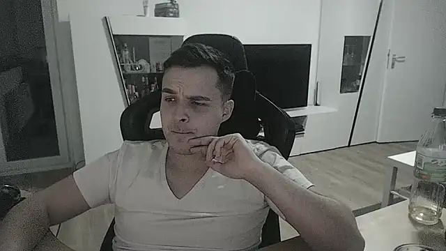 SharkLuigi online show from 01-16-25, 11:27