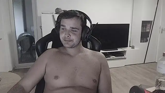 SharkLuigi online show from 10-17-25, 04:20