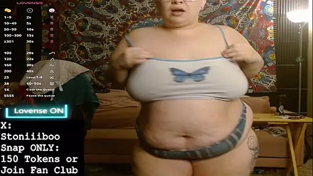 Snapshot of Stoniiiboo chatting on 10-10-25, 12:50 Stoniiiboo online show from 10-10-25, 12:50