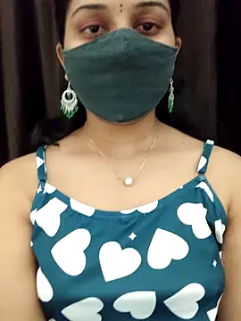 Snapshot of Angleannie chatting on 05-19-26, 01:07 Angleannie online show from 05-19-26, 01:07
