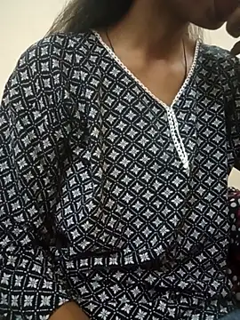Snapshot of Kumkum_36 chatting on 10-15-25, 04:33 Kumkum 36 online show from 10-15-25, 04:33