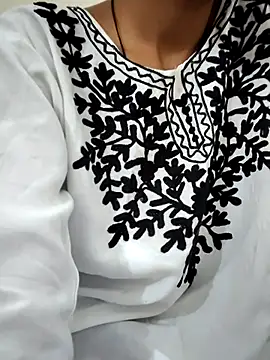 Snapshot of Kumkum_36 chatting on 03-08-25, 08:11 Kumkum 36 online show from 03-08-25, 08:11
