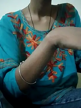 Snapshot of Kumkum_36 chatting on 09-16-25, 04:57 Kumkum 36 online show from 09-16-25, 04:57