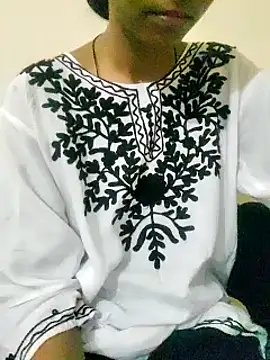 Snapshot of Kumkum_36 chatting on 03-18-25, 06:28 Kumkum 36 online show from 03-18-25, 06:28