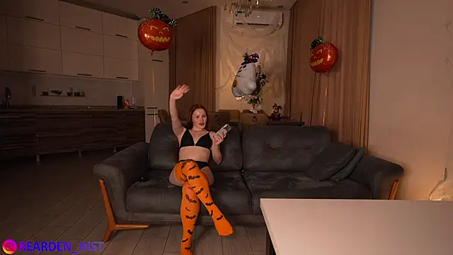 Snapshot of Reardens chatting on 10-26-25, 04:24 Reardens online show from 10-26-25, 04:24