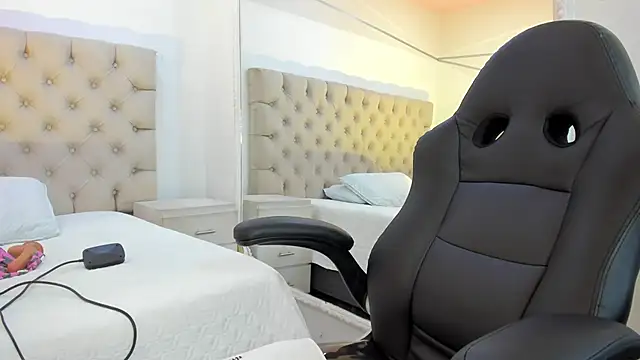 CandyRoxx1  online show from 02-19-26, 02:47