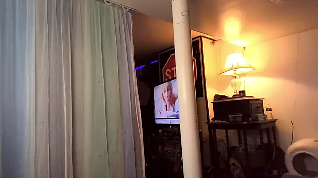 Snapshot of samone9 chatting on 11-10-25, 04:06 samone9 online show from 11-10-25, 04:06