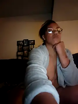 Snapshot of samone9 chatting on 11-21-25, 05:50 samone9 online show from 11-21-25, 05:50