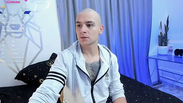 Snapshot of Aron-santoro chatting on 01-12-25, 04:31 Aron-santoro online show from 01-12-25, 04:31