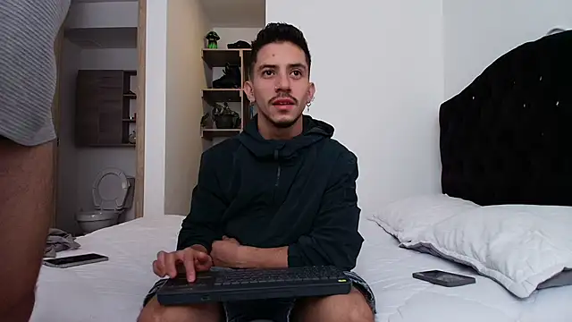 Snapshot of Aron-santoro chatting on 02-24-26, 03:24 Aron-santoro online show from 02-24-26, 03:24