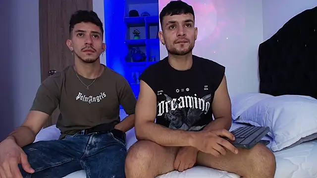 Snapshot of Aron-santoro chatting on 02-10-26, 04:06 Aron-santoro online show from 02-10-26, 04:06