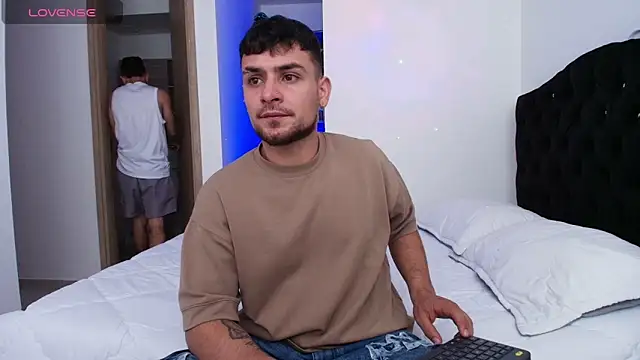 Snapshot of Aron-santoro chatting on 02-19-26, 05:10 Aron-santoro online show from 02-19-26, 05:10