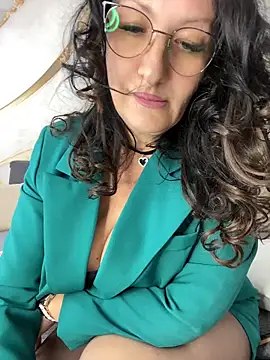 Katie-n online show from 06-17-26, 07:19