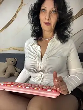 Katie-n online show from 11-11-25, 06:41