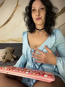 Katie-n online show from 11-17-25, 06:50