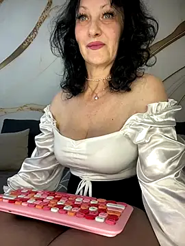 Katie-n online show from 09-29-25, 06:09