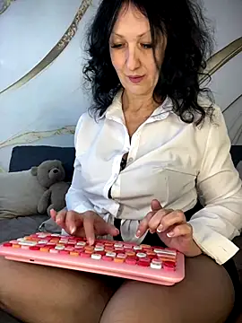 Katie-n online show from 09-15-25, 06:25