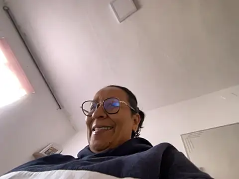 Snapshot of sweeviolet chatting on 09-24-25, 03:18 sweeviolet online show from 09-24-25, 03:18