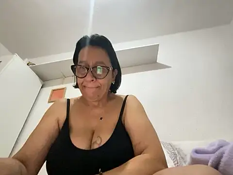 Snapshot of sweeviolet chatting on 05-06-26, 06:39 sweeviolet online show from 05-06-26, 06:39