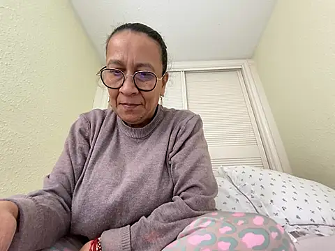 Snapshot of sweeviolet chatting on 02-23-25, 11:55 sweeviolet online show from 02-23-25, 11:55