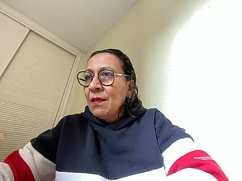 Snapshot of sweeviolet chatting on 03-13-25, 01:40 sweeviolet online show from 03-13-25, 01:40