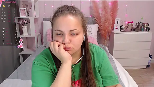 Snapshot of Crazyy_girl_ chatting on 03-18-25, 04:17 Crazyy girl online show from 03-18-25, 04:17