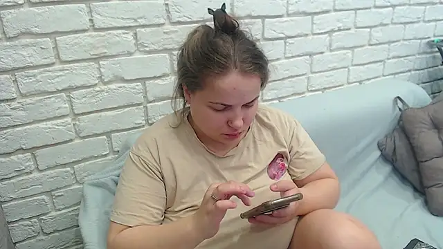 Crazyy girl  online show from 04-05-26, 08:21