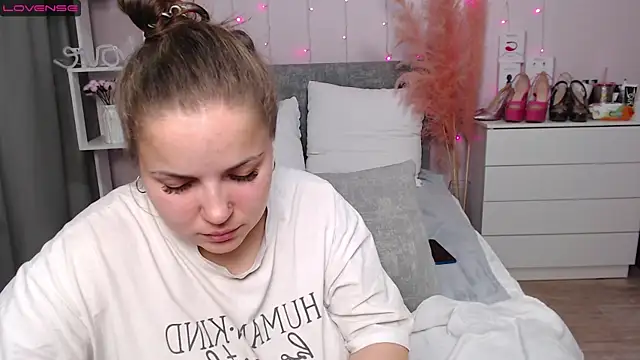 Crazyy girl  online show from 01-08-26, 03:18